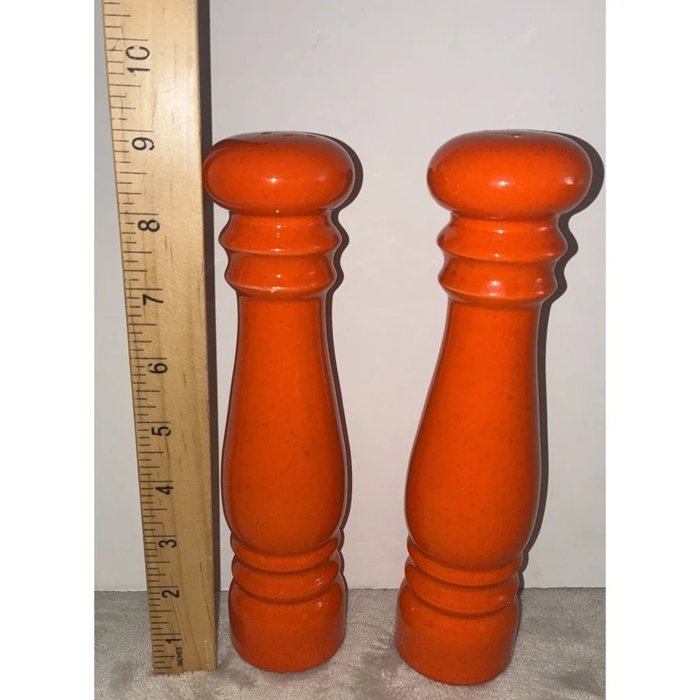 Vintage Designs USA Salt And Pepper Shakers‎ 9.5